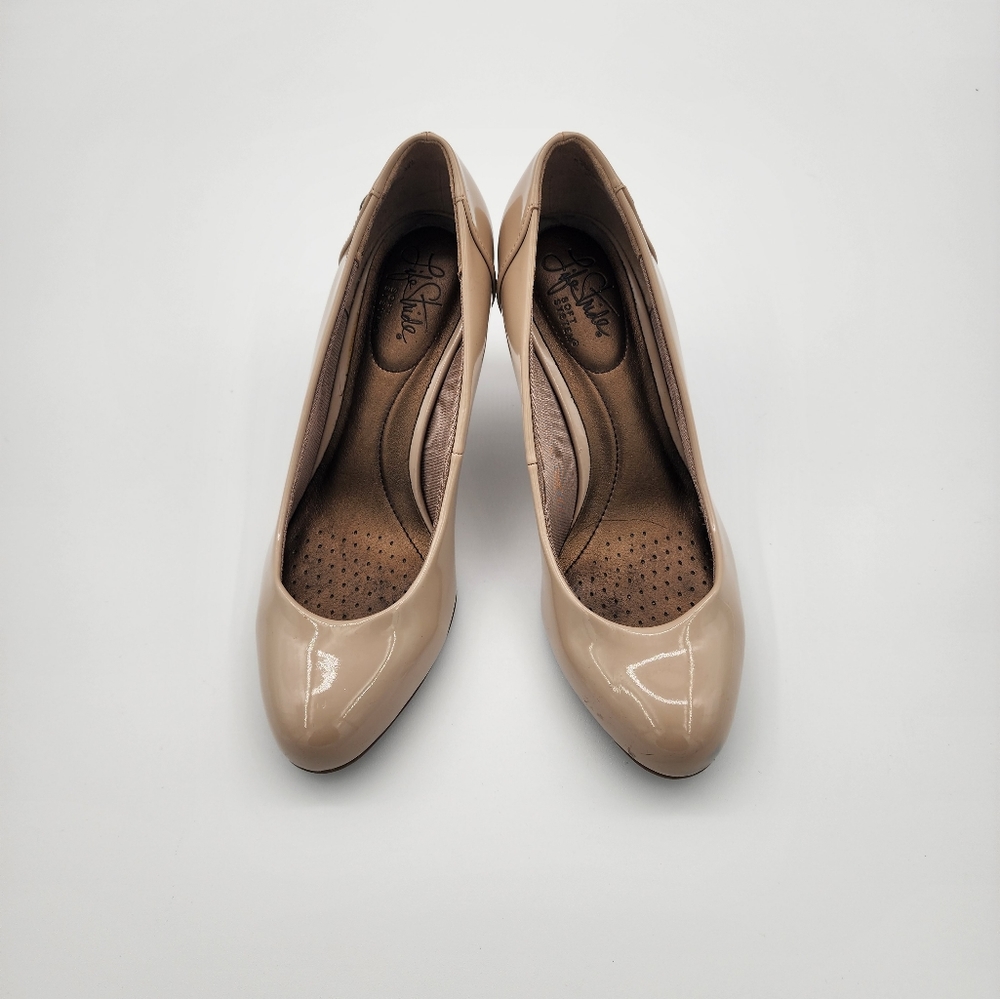 Life Stride Shoe, cream, in great condition